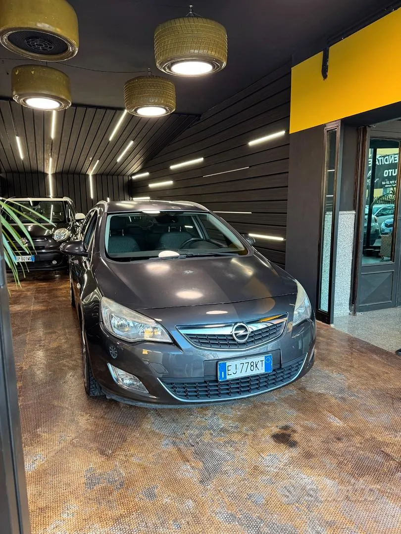 Opel Astra 2012 photo 2
