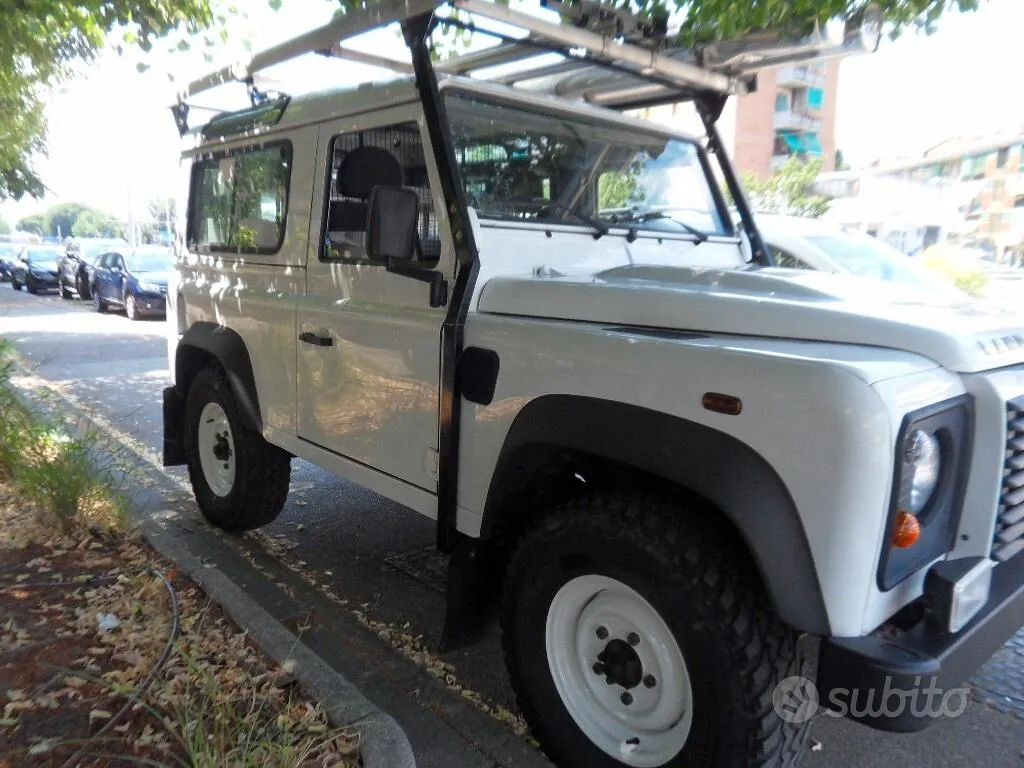 Land Rover Defender 2014 photo 3