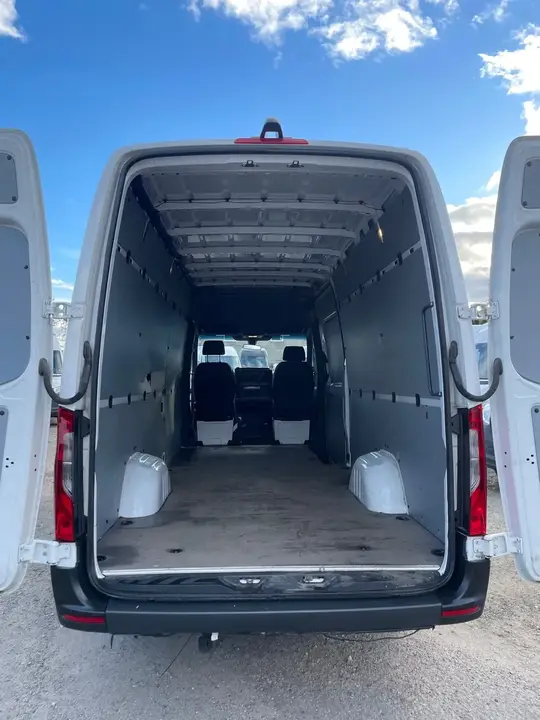 Mercedes-Benz Sprinter 2025 photo 2