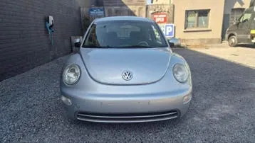 Volkswagen New Beetle photo 2