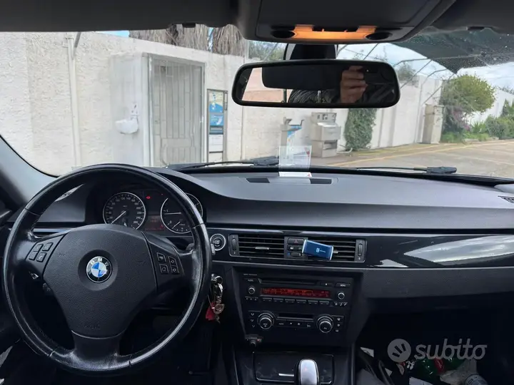BMW 320D 2010 photo 4