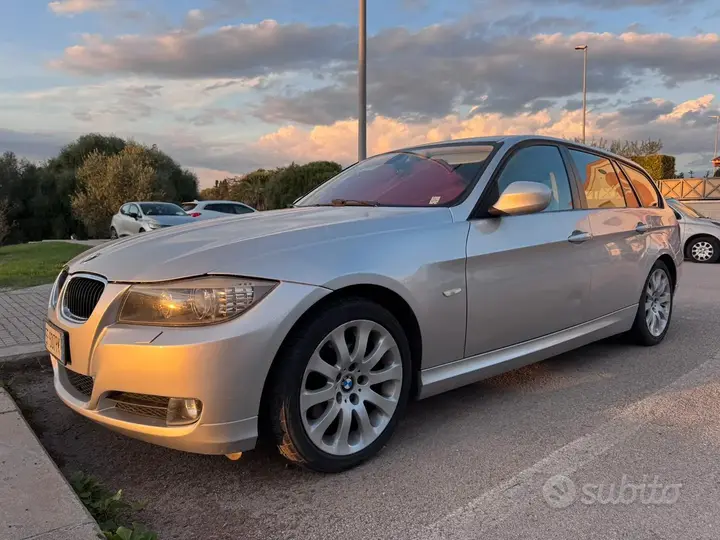 BMW 320D 2010 photo 2