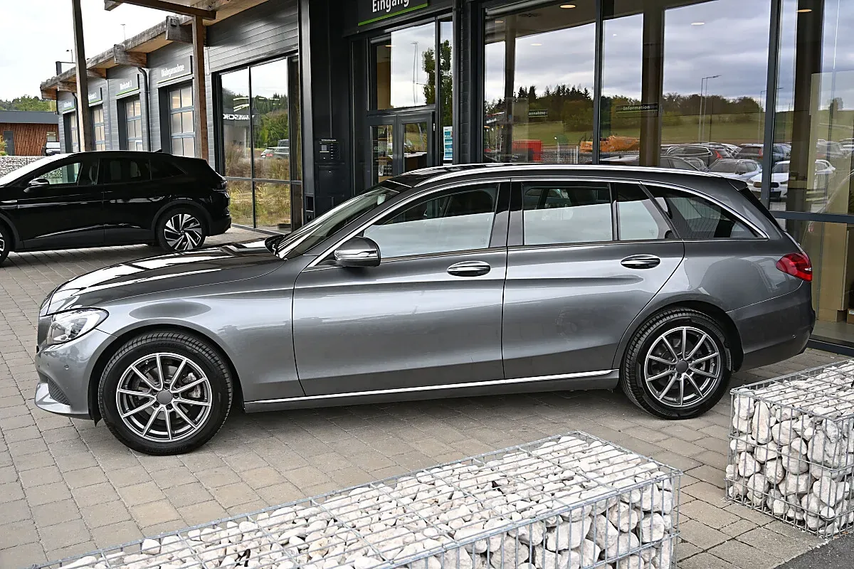 Mercedes-Benz C-Class 2017 photo 2