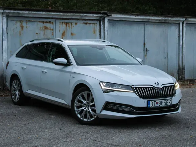 Skoda Superb Combi 2022 photo 2