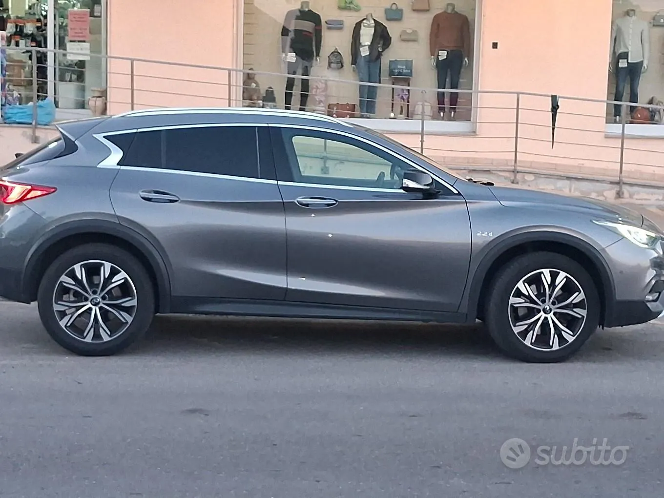 Infiniti Qx30 2017 photo 2
