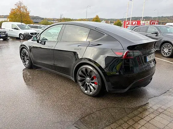 Tesla Model Y 2023 photo 2