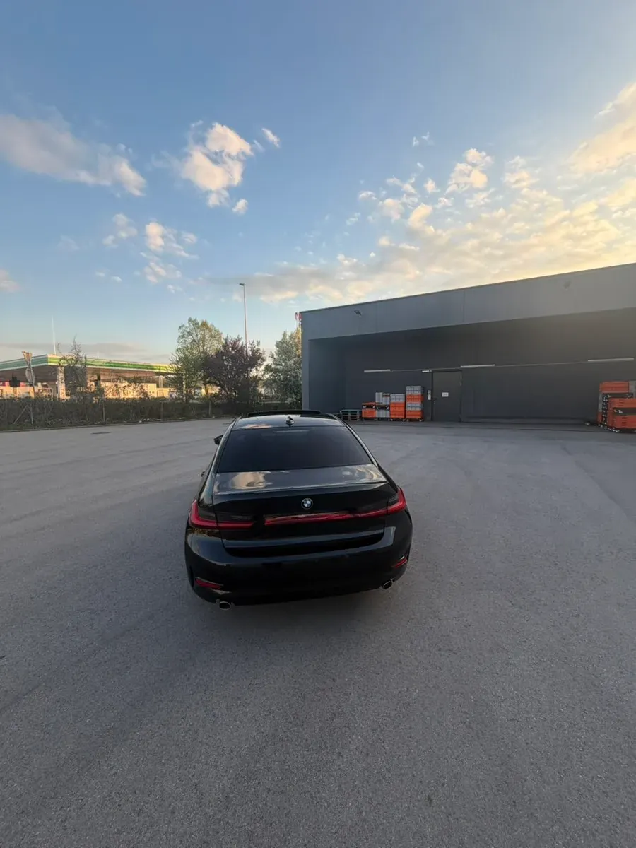 BMW 3 Series 2021 photo 3
