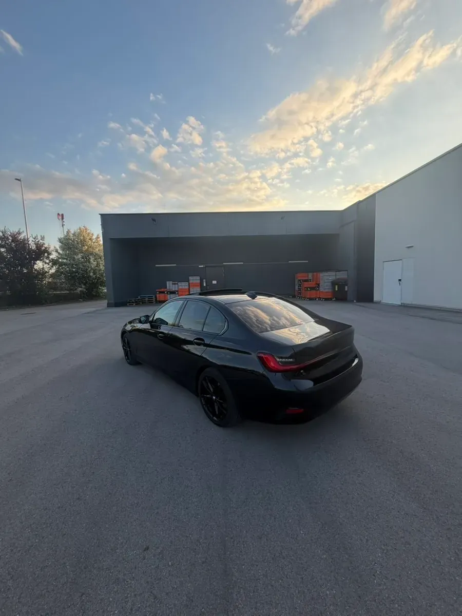 BMW 3 Series 2021 photo 2