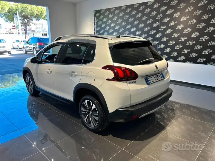 Peugeot 2008 2019 photo 4