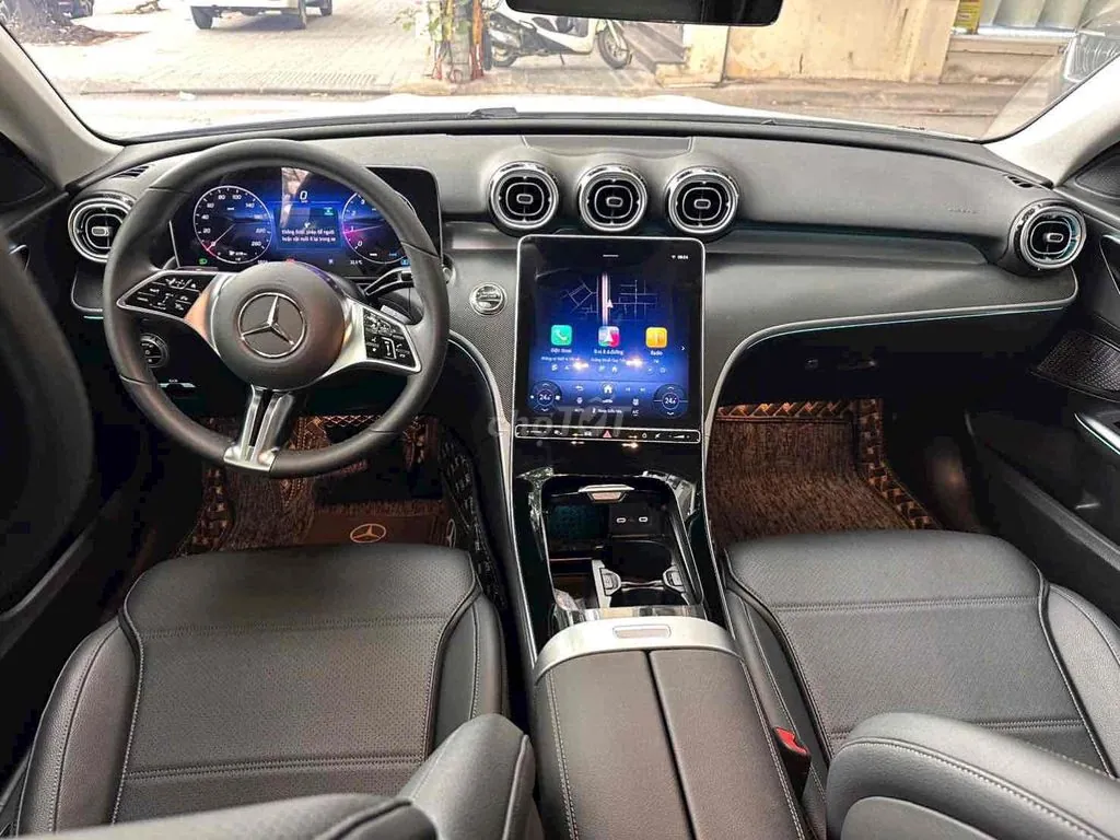 Mercedes-Benz C-Class 2025 photo 5