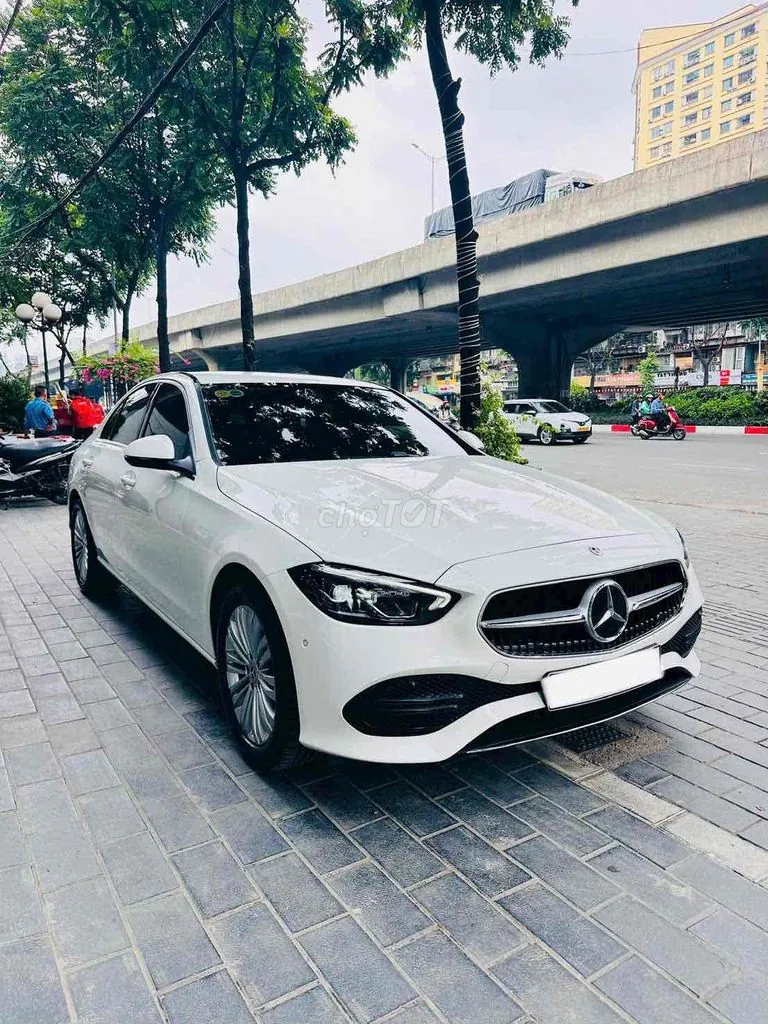 Mercedes-Benz C-Class 2025 photo 3