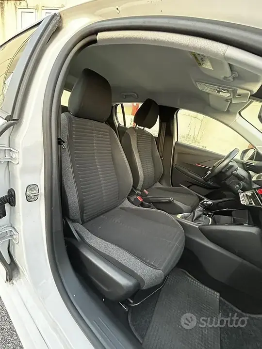 Peugeot 208 2021 photo 5