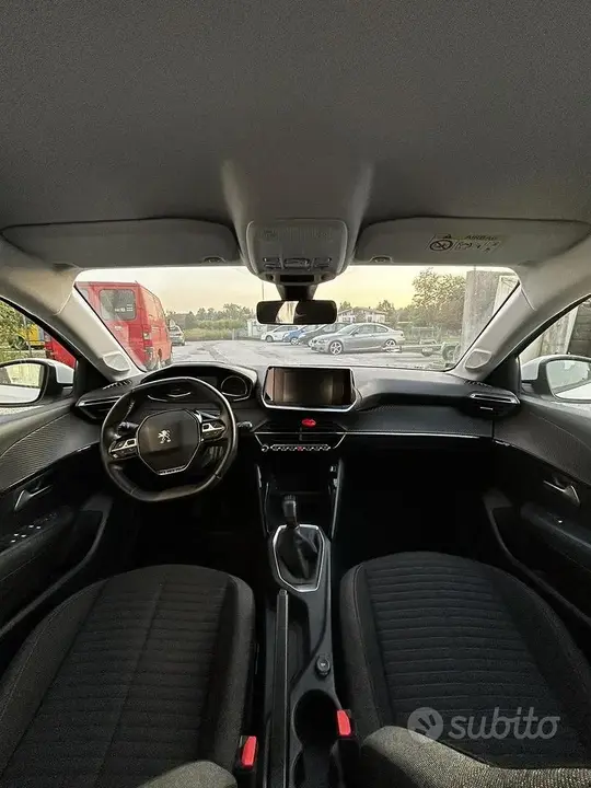Peugeot 208 2021 photo 4