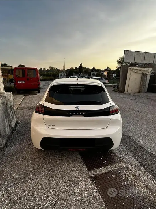 Peugeot 208 2021 photo 2