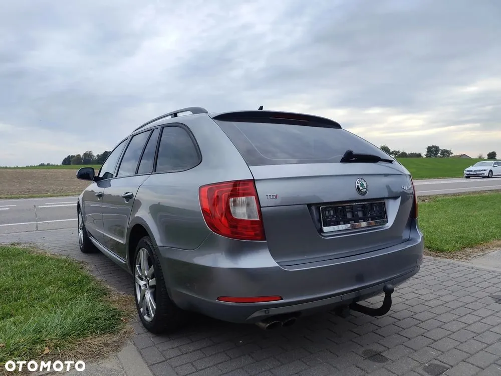 Skoda Superb 2010 photo 2