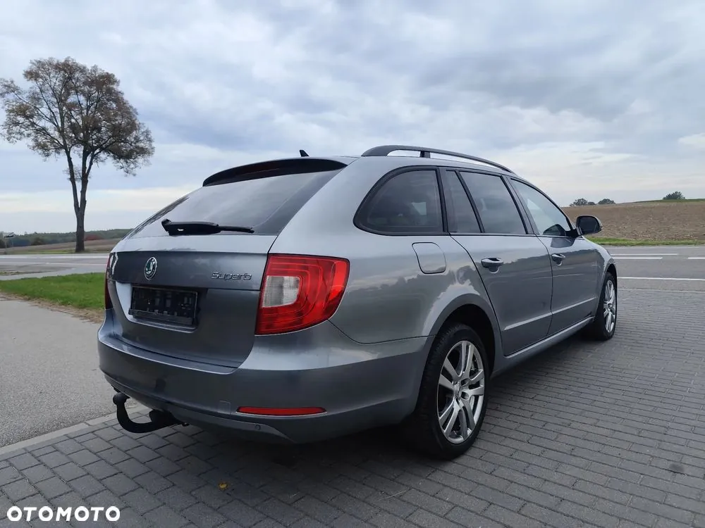 Skoda Superb 2010 photo 5