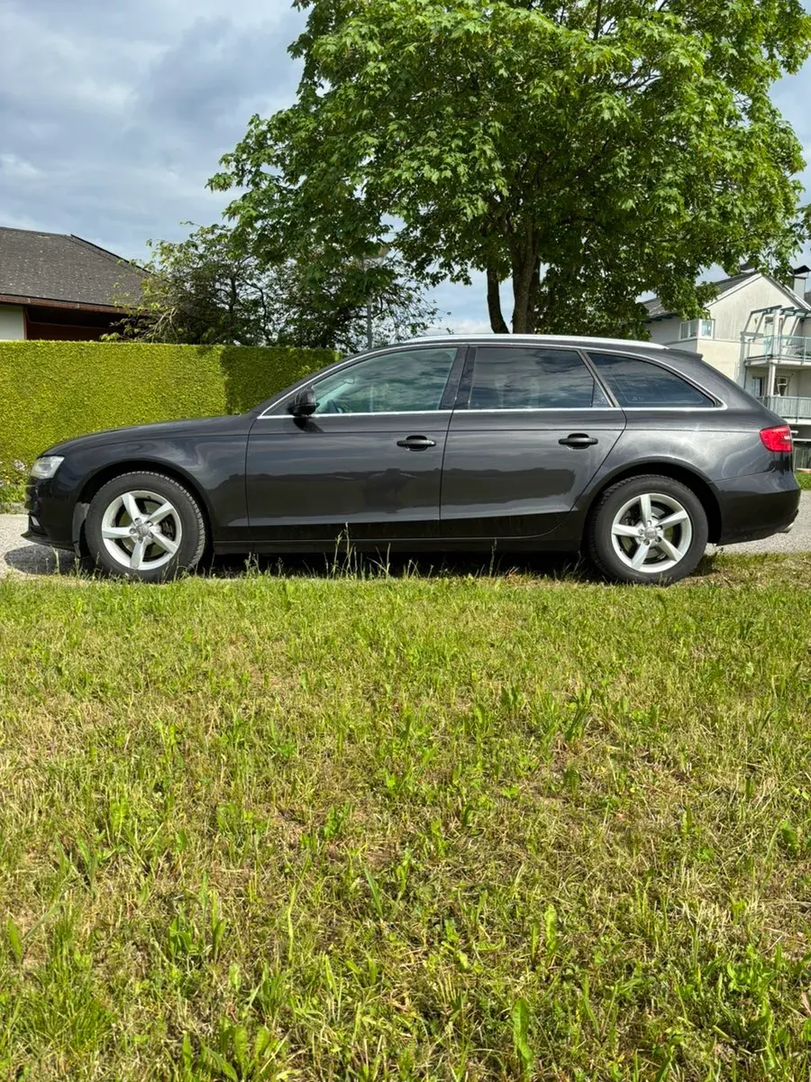 Audi A4 2012 photo 2