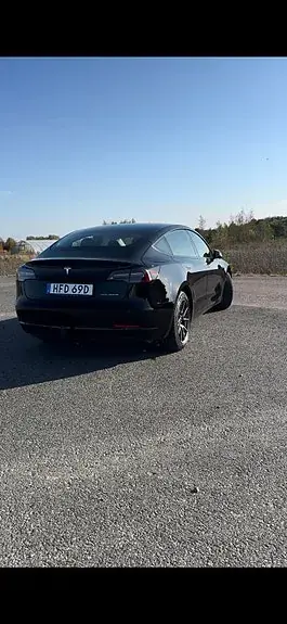 Tesla Model 3 2021 photo 2