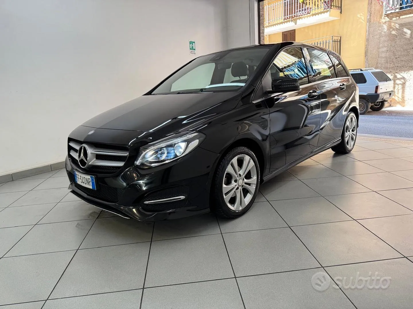 Mercedes-Benz B 180