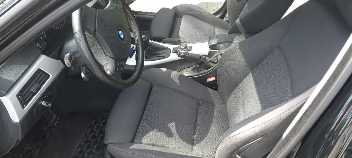 BMW 3 Series 2009 photo 2