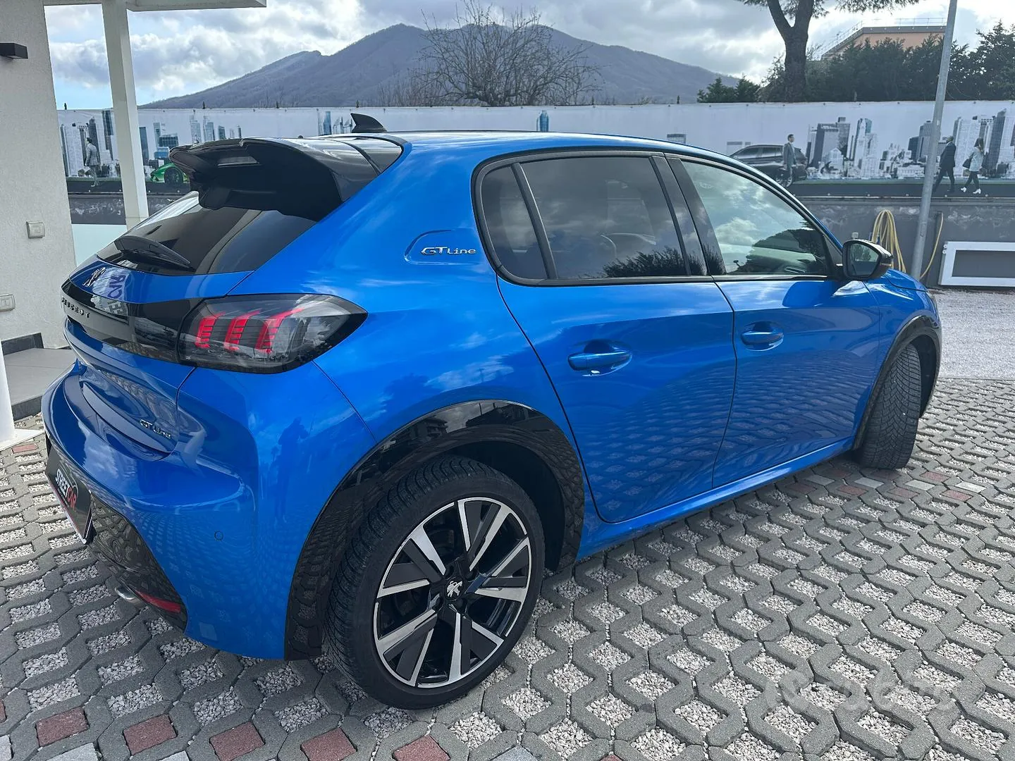 Peugeot 208 2021 photo 3