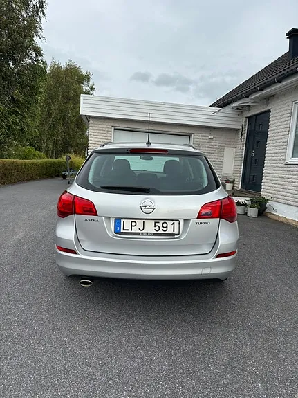 Opel Astra 2011 photo 4
