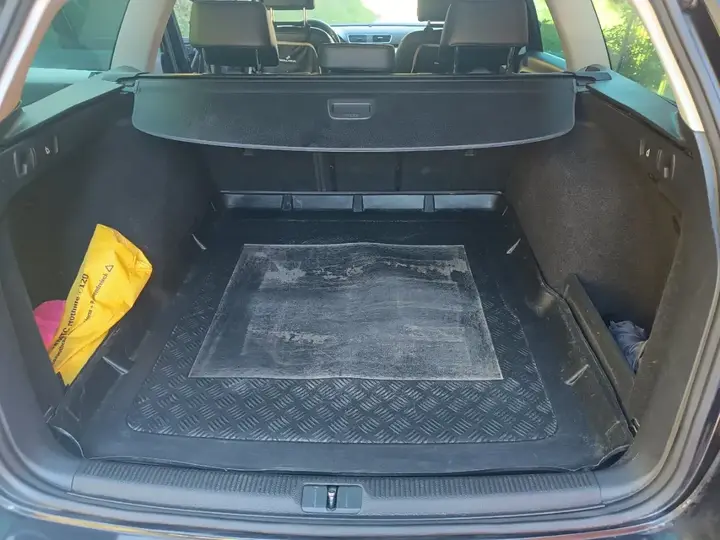 Volkswagen Passat 2011 photo 2