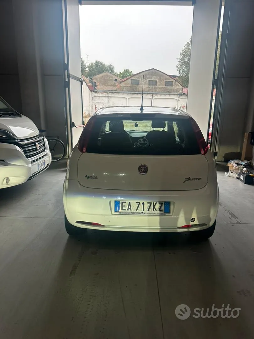 Fiat Grande Punto 2010 photo 5