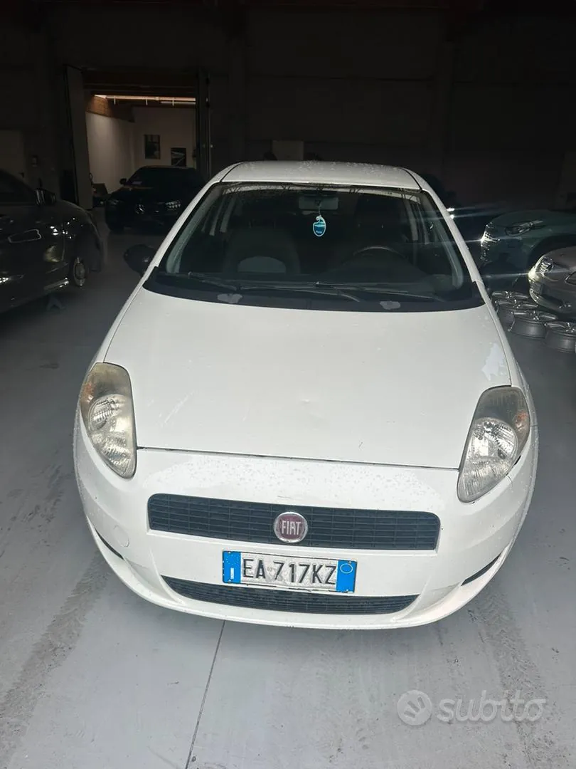 Fiat Grande Punto 2010 photo 3