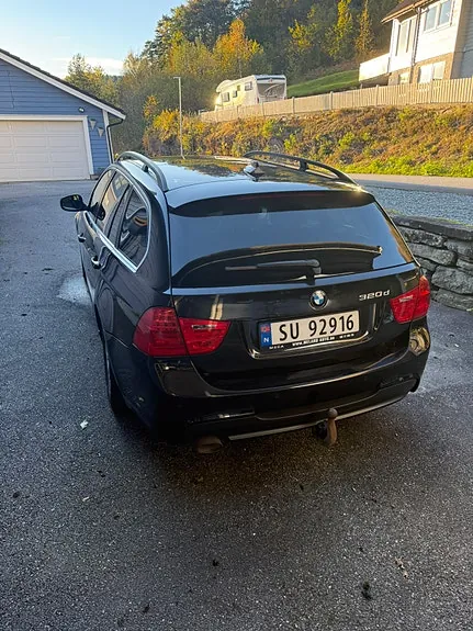 BMW 3 Series 2009 photo 2