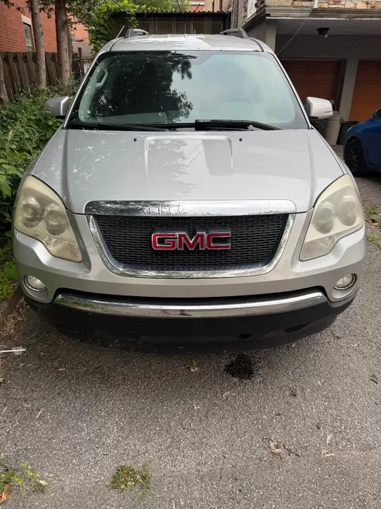 GMC Acadia 2010 photo 2