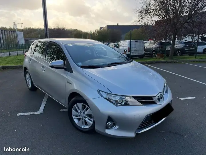 Toyota Auris 2014 photo 2