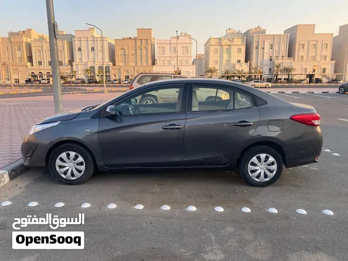 Toyota Yaris 2019 photo 2