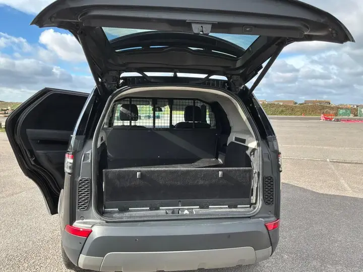 Land Rover Discovery 2020 photo 3