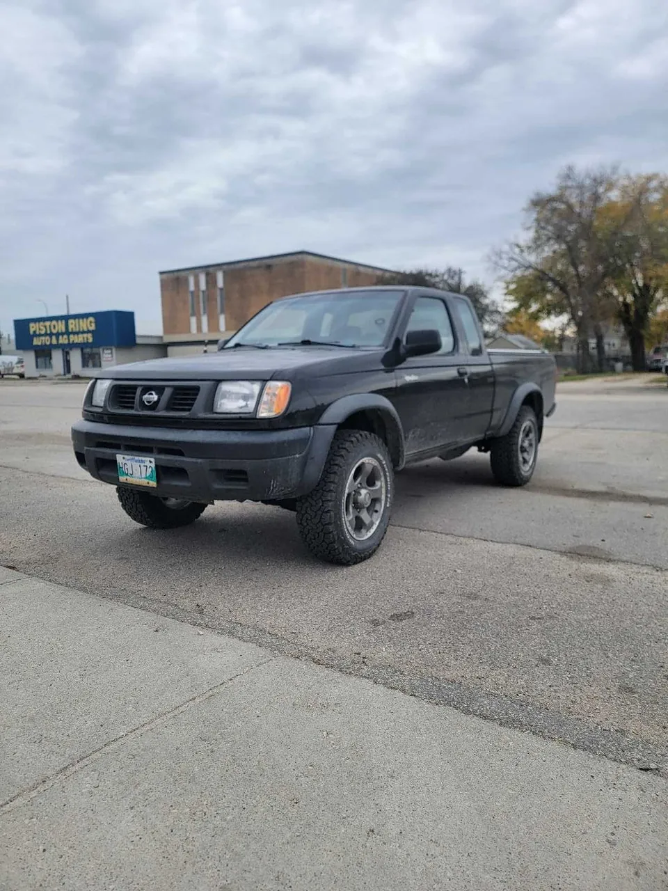 Nissan Frontier 2000 photo 2