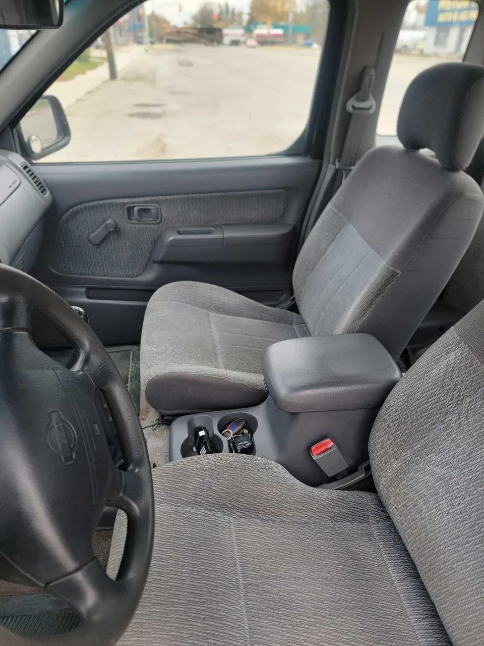 Nissan Frontier 2000 photo 5