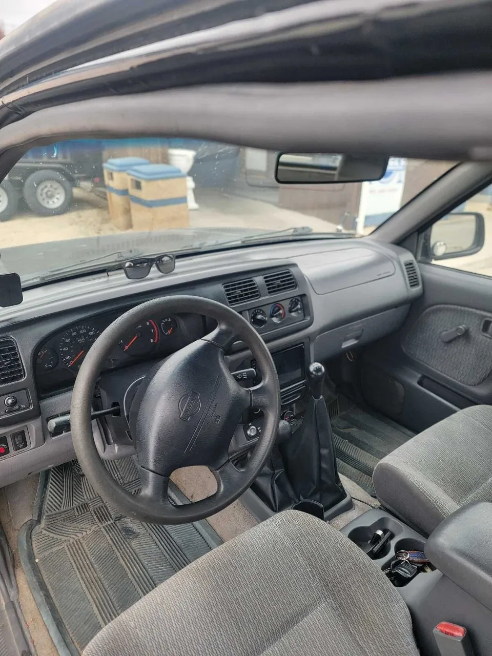 Nissan Frontier 2000 photo 4
