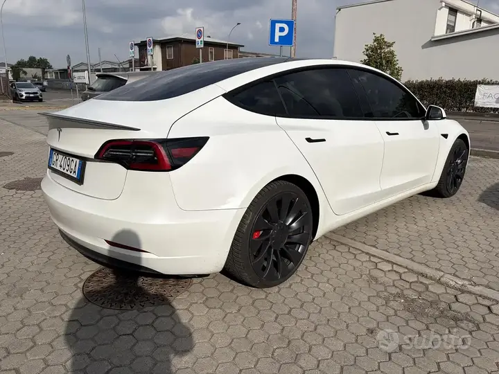 Tesla Model Y 2023 photo 3
