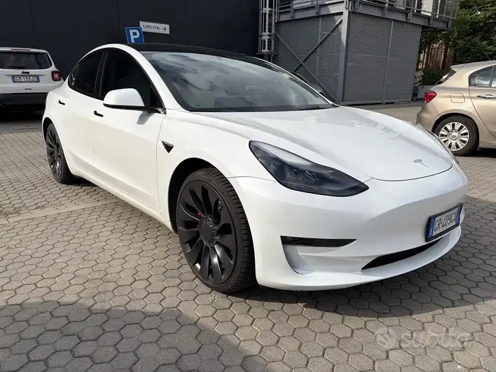 Tesla Model Y 2023 photo 2