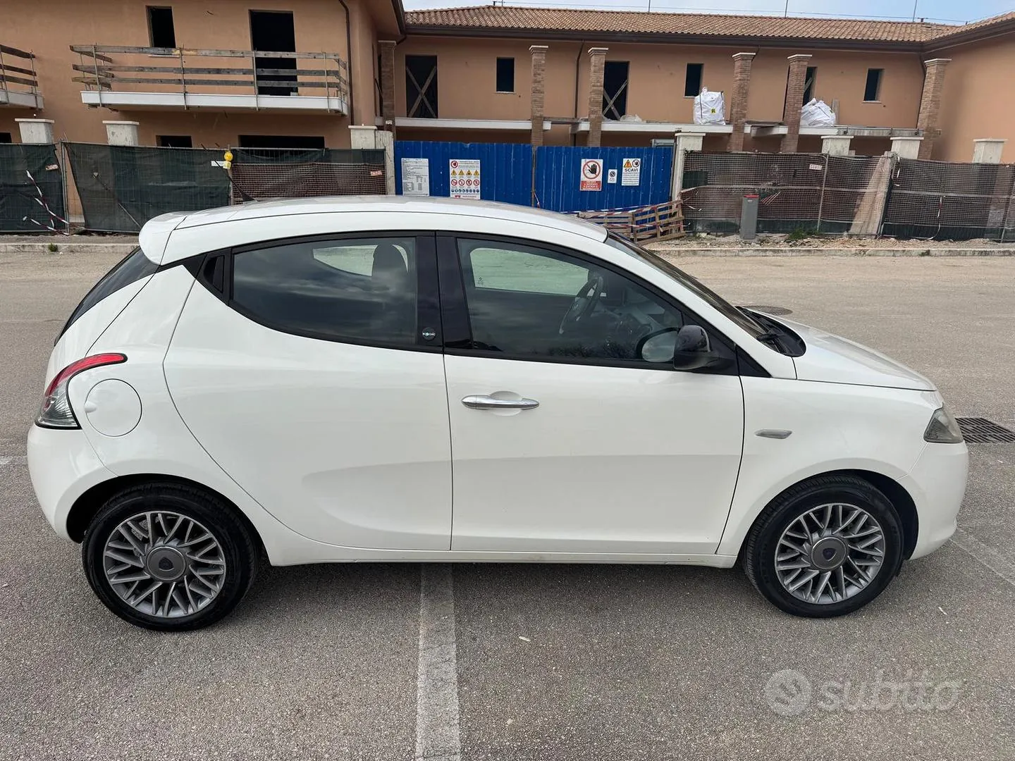 Lancia Ypsilon 2012 photo 2