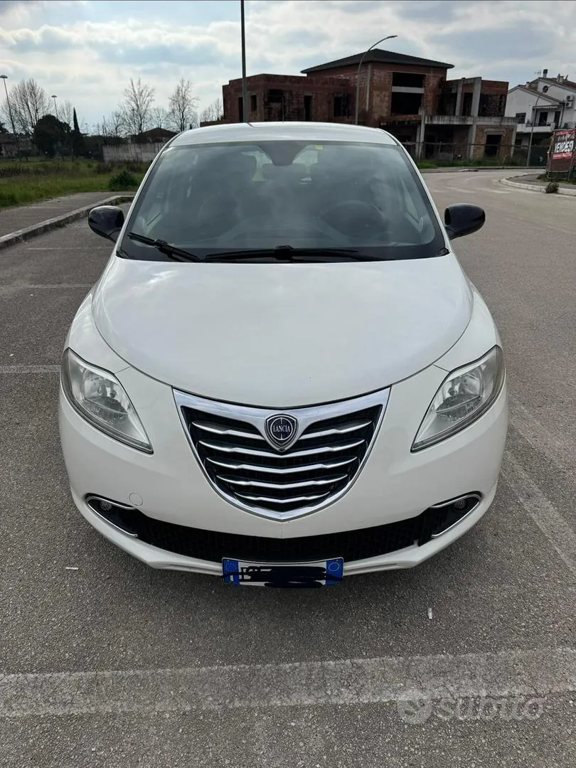 Lancia Ypsilon