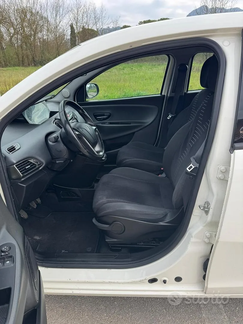 Lancia Ypsilon 2012 photo 5