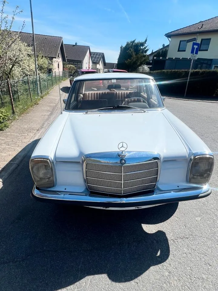 Mercedes-Benz 200D