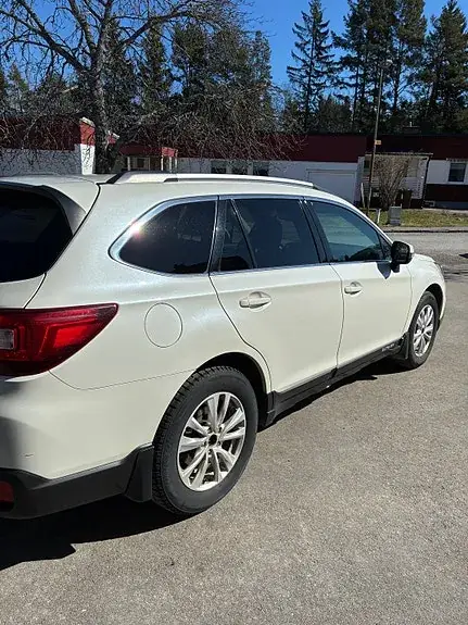 Subaru Outback 2017 photo 2
