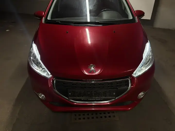 Peugeot 208 2012 photo 2