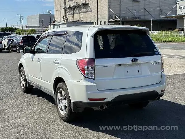Subaru Forester 2011 photo 2