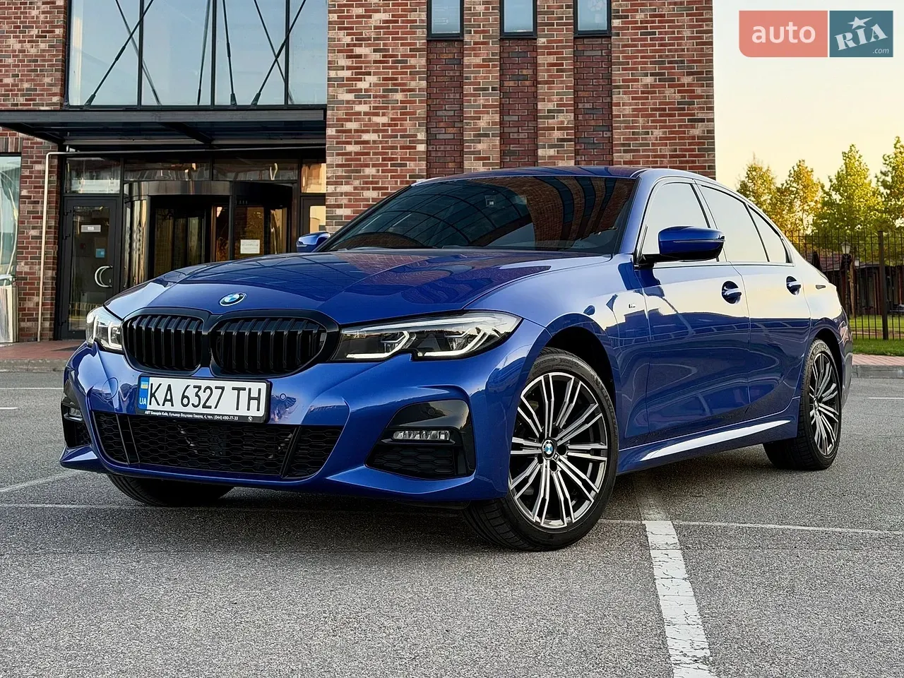 BMW 3 Series 2022 photo 2