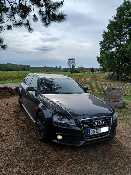 Audi A4 2011 photo 2