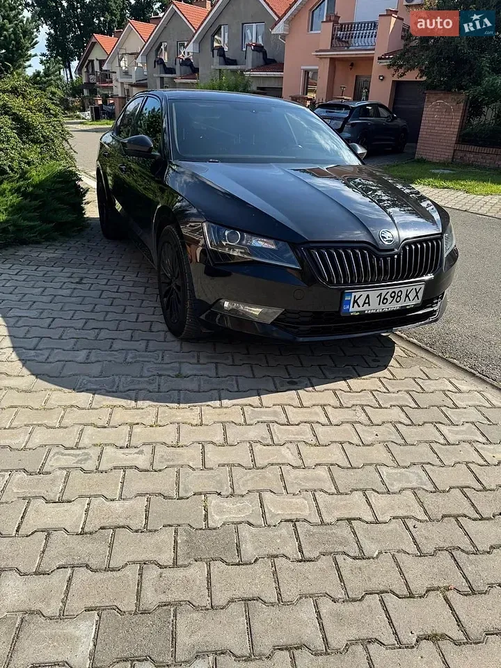 Skoda Superb 2018 photo 2