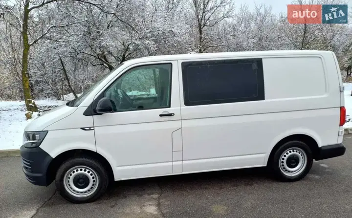 Volkswagen Transporter 2019 photo 2